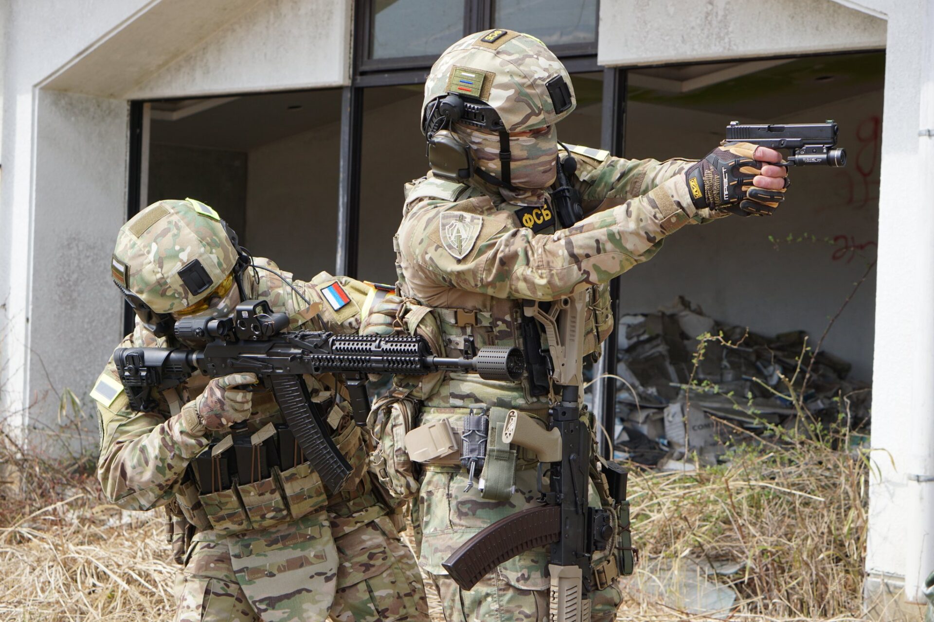 ☆パイソン迷彩　サバゲー 迷彩服 戦闘服 作業服　オールシーズン 男女兼用 上下セットM☆ ☆パイソン迷彩 サバゲー 迷彩服 戦闘服 作業服 オールシーズン 男女