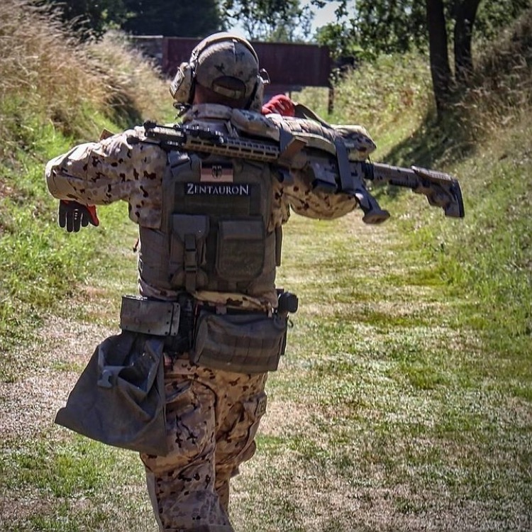 フル装備でのダンプポーチ装備例