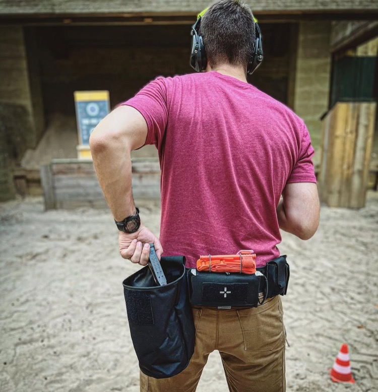 シューティングレンジでのダンプポーチ使用例