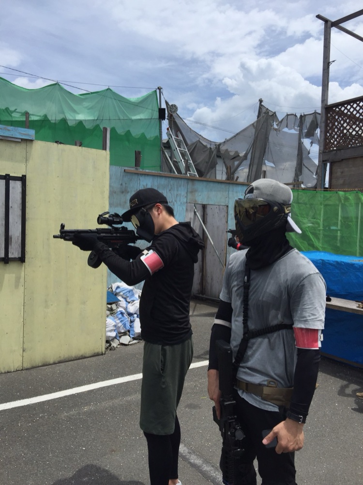 サバゲーフィールドでDyeマスク使用シーン