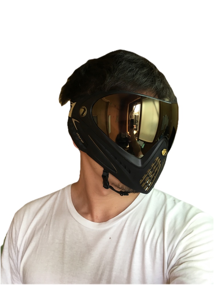 Dyeマスク装着 正面アップ ゴールドレンズ