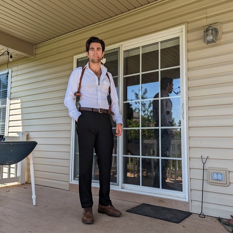 シャツ×ショルダーホルスター装備例