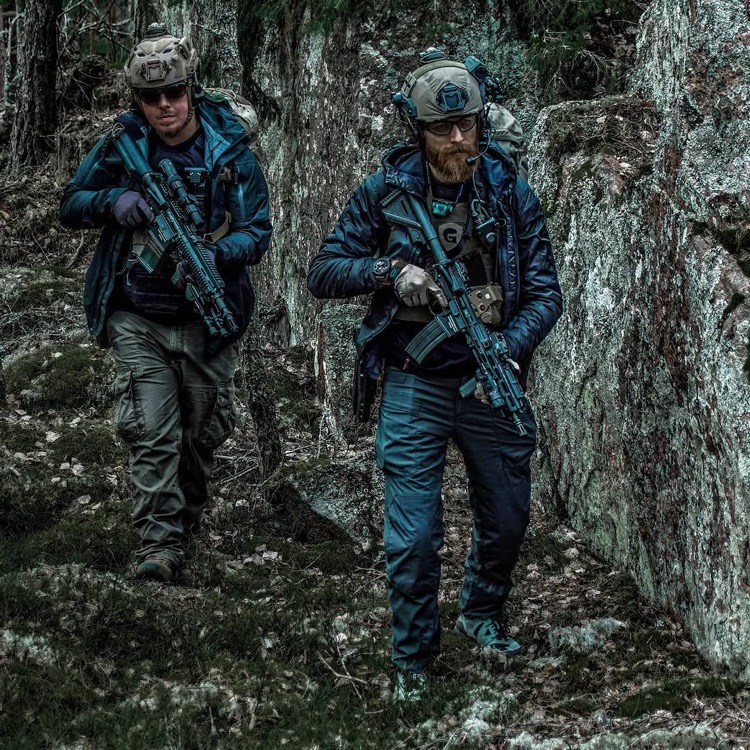 タクティカルジャケットコーデ