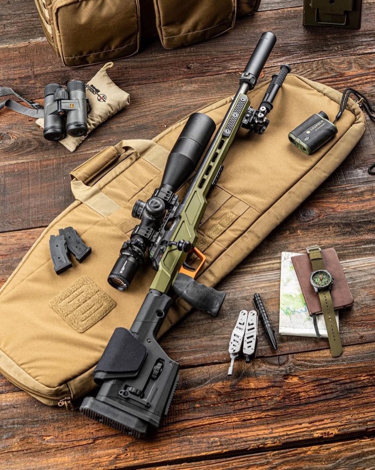 ソフトケースにライフルと装備をフラットレイ