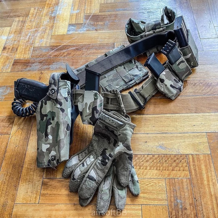 マガジンポーチベルト装備