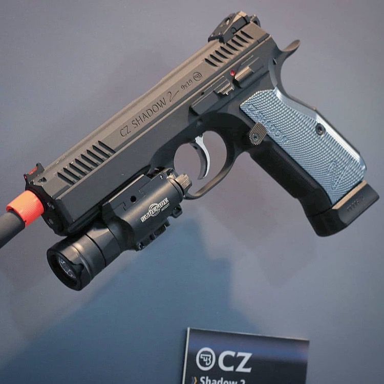 CZ Shadow2にSureFire製ウェポンライトを装着