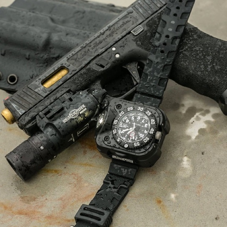 SureFire製ハンドガン用ウェポンライトのEDC装備