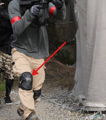 ニーパッド 管理人装備