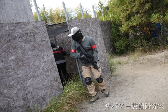 軽装備でバリケード間を移動するプレイヤー