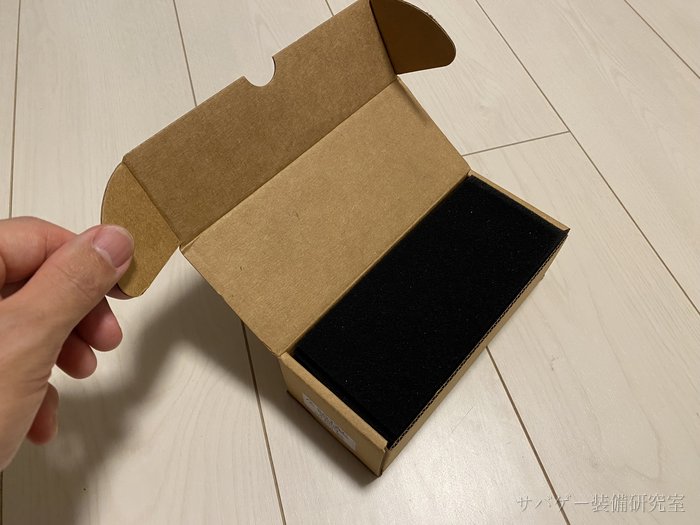 X300レプリカの箱を開けた状態(緩衝スポンジ)