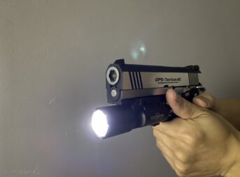 X300レプリカをハイキャパに装着して正面から点灯