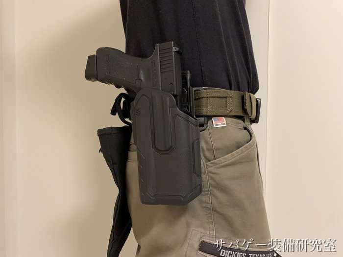 実物Omnivore X300版にグロックを格納してベルトに装着した状態