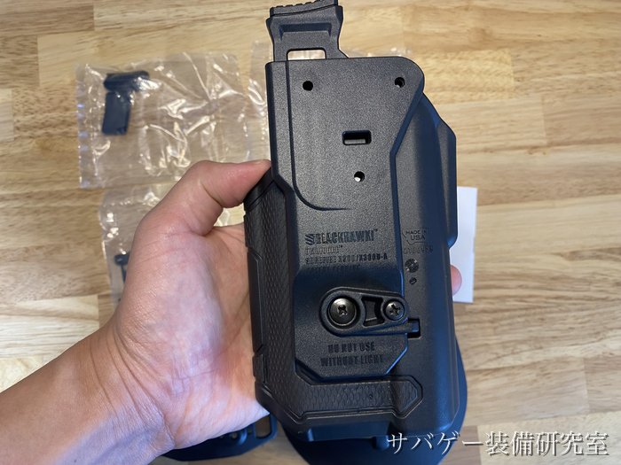 実物Omnivoreの裏面刻印。SUREFIRE X300/X300U-A対応とDO NOT USE WITHOUT LIGHTの表記