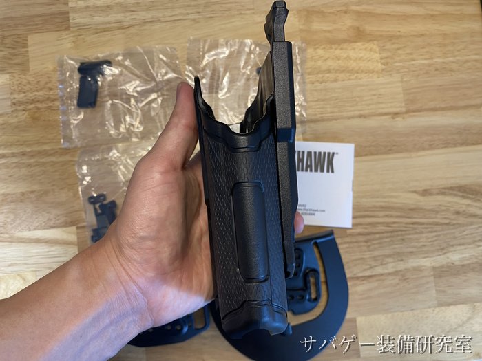 実物Omnivoreの側面。薄型のポリマーシェルと背面プラットフォーム