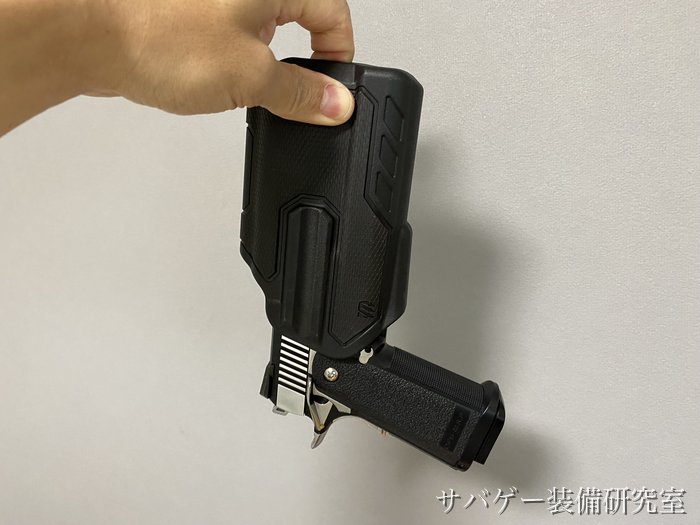 実物Omnivoreホルスターだけを持ち上げてもハイキャパが落ちないX300ロックの保持力