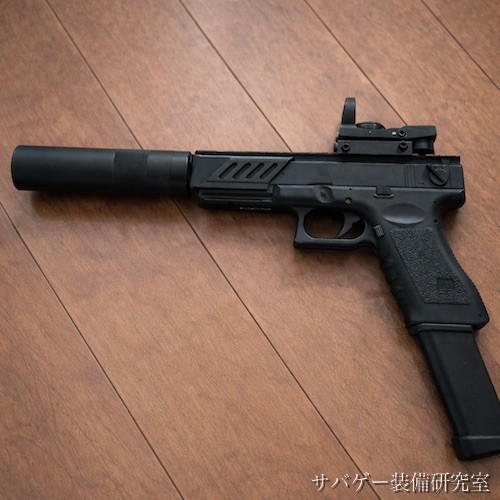 フルオートトレーサーとドットサイトを装着したグロック18C