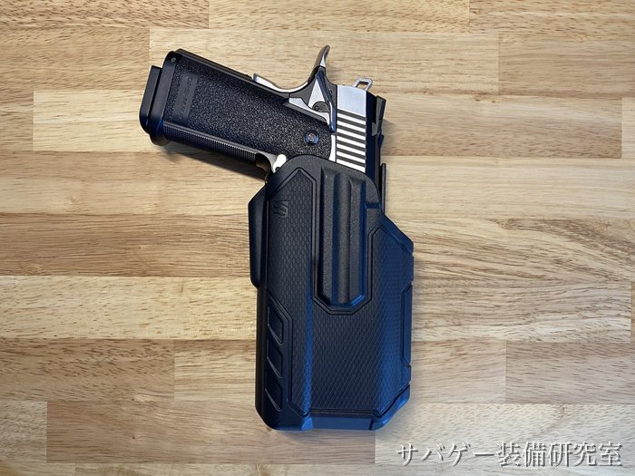 実物BLACKHAWK Omnivoreホルスターにハイキャパを格納した状態を真上から