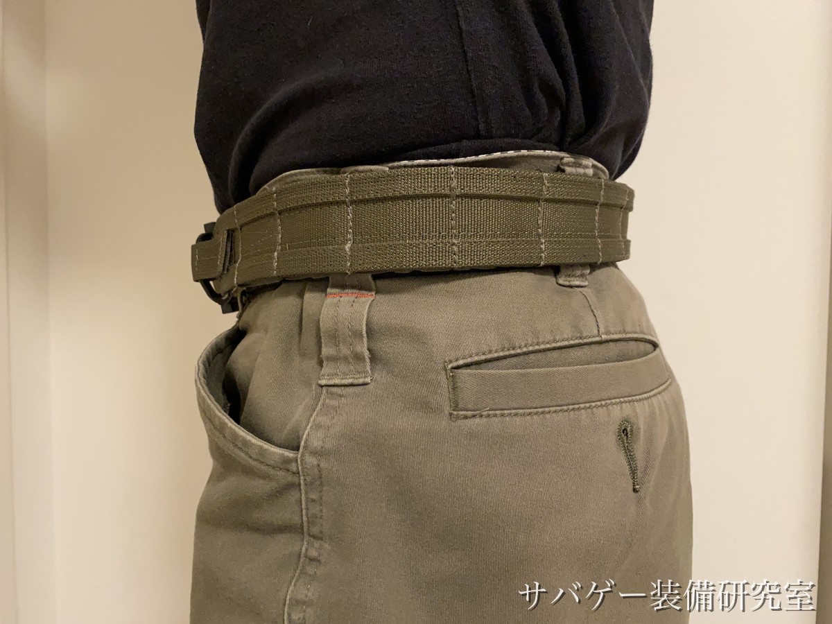 デューティーベルトを装着した状態を斜めから見たところ