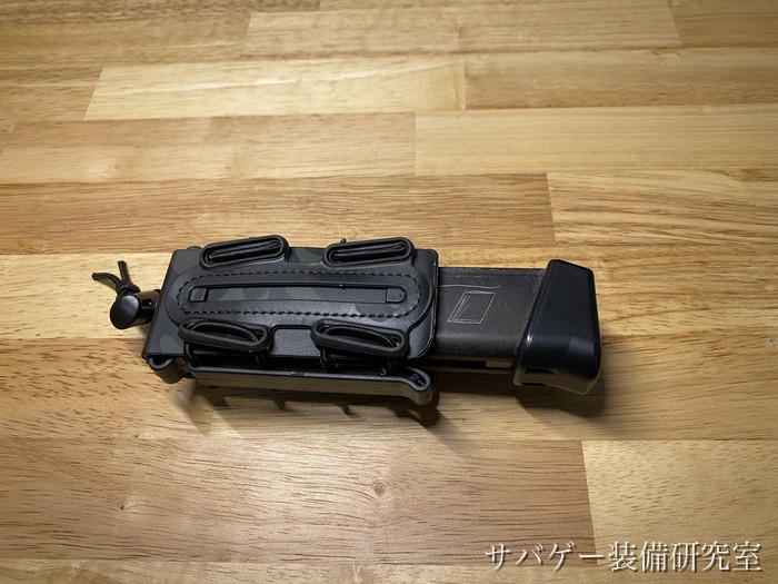 TAILOR JAPAN ハンドガンマガジンポーチにグロックのマガジンを差した状態