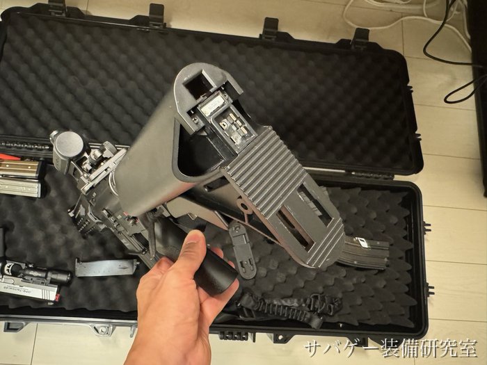 ストックパッドを外したHK416D デルタカスタムのストック（管理人の手にパッド）