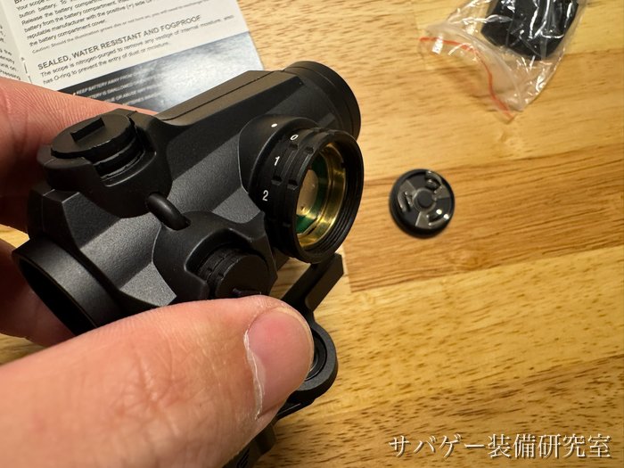 マーベリック 第3世代の輝度ダイヤルの真ん中の電池室を開けたところ