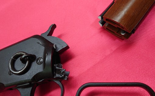 フレームが折れて壊れたエアガンも買取の対象（ガンコレクトの例）