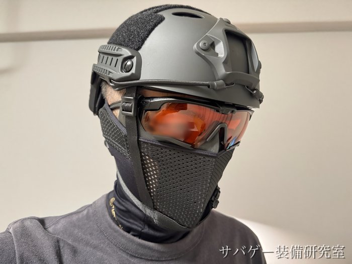 管理人のフル装備（ノーズクリップ ハイを付けたESS クロスボウ・S.A.S FACE GUARD Gen.2・ネックゲイター）を右斜め前から