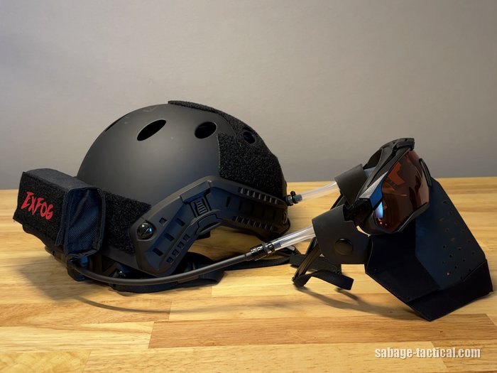 ヘルメットポーチを付けたヘルメットとESS クロスボウの完成形