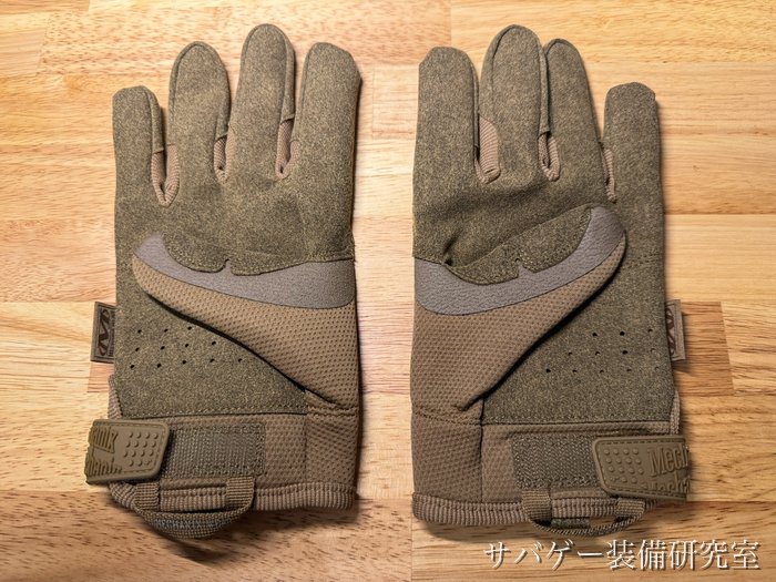 管理人が買ったメカニクスウェア オリジナルグローブ(コヨーテ L):左右の手のひら。合成皮革と親指の付け根の当て布