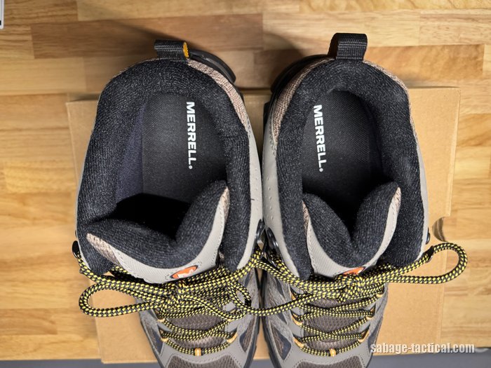 上から見たメレル モアブ3 シンセティック ミッド ゴアテックス ワイドの中敷き（MERRELLの字）