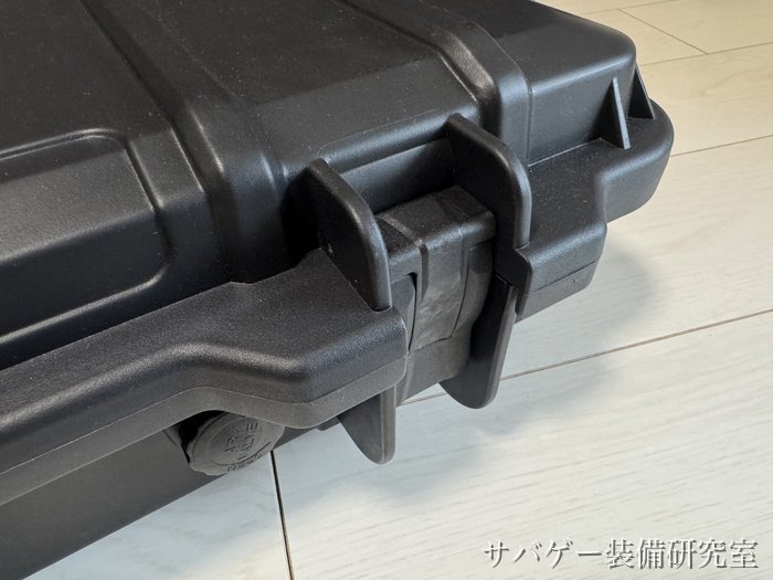 MILITARY-BASE ワイドライフル ハードケースの閉めた状態のロック