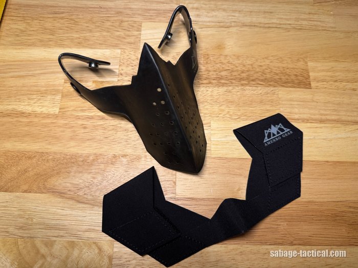 管理人が買ったS.A.S FACE GUARD Gen.2の本体と、【AMENBO GEAR】ADDITIONAL PAD(ブラック)を並べたところ