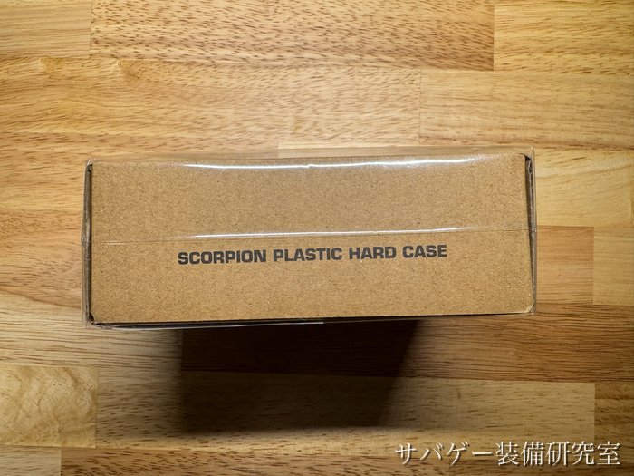 管理人が買ったTAILOR JAPAN ライフル マガジンポーチ(ブラックマルチカム):箱の側面にも「SCORPION PLASTIC HARD CASE」